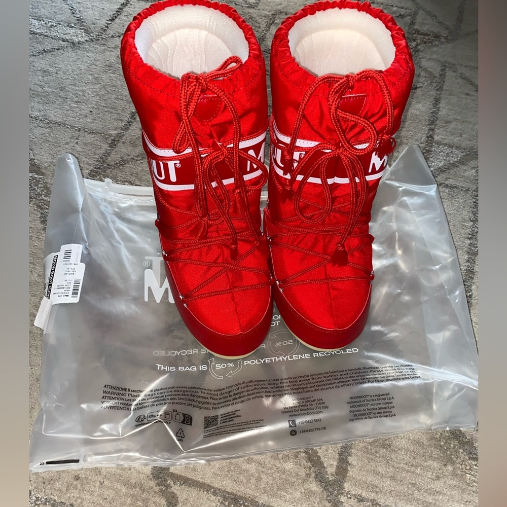 Red moon boots